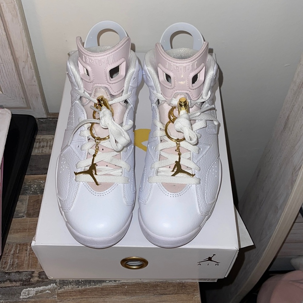 WMNS AIR JORDAN 6 RETRO